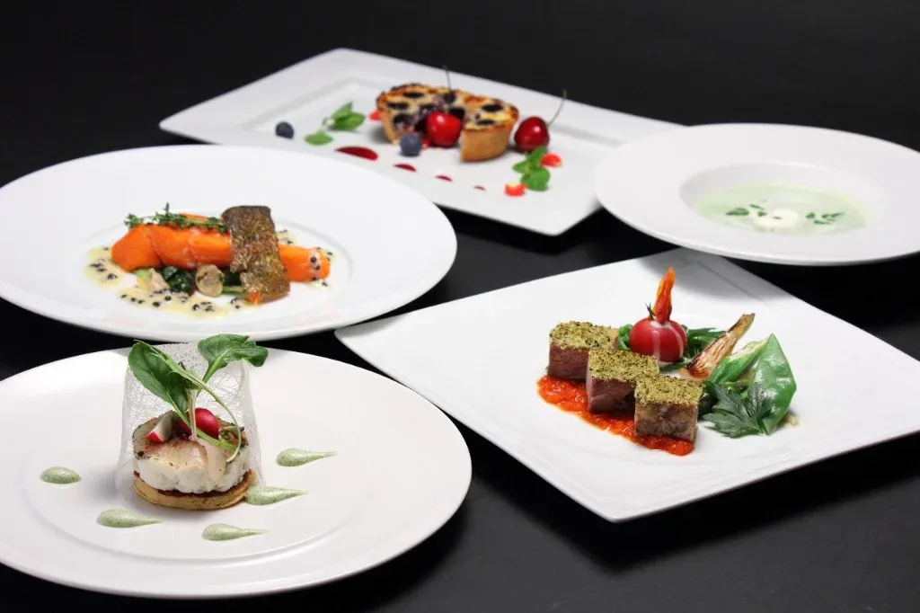 A la carte dinner setting